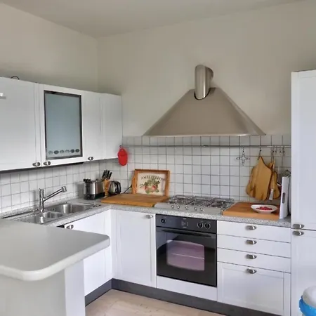 Ferienhaus In Ruhiger Lage Mit Traumhaftem Panoramablick Auf Den Gardasee Und Gegenuberliegendes Bergmassiv *