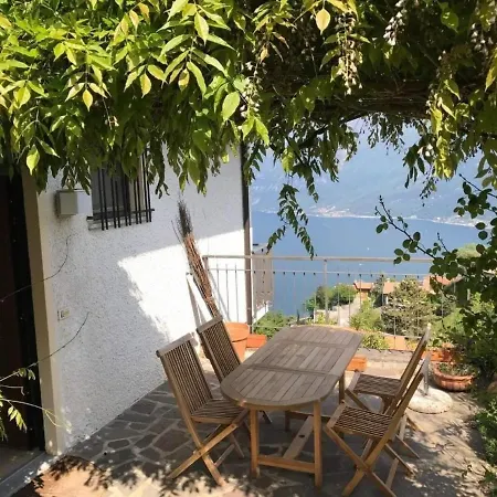 Ferienhaus In Ruhiger Lage Mit Traumhaftem Panoramablick Auf Den Gardasee Und Gegenuberliegendes Bergmassiv Tatil Evi