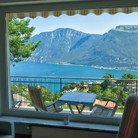 Ferienhaus In Ruhiger Lage Mit Traumhaftem Panoramablick Auf Den Gardasee Und Gegenuberliegendes Bergmassiv Tatil Evi *