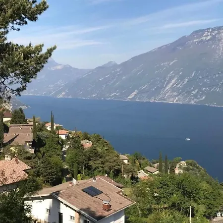 Ferienhaus In Ruhiger Lage Mit Traumhaftem Panoramablick Auf Den Gardasee Und Gegenuberliegendes Bergmassiv Tatil Evi