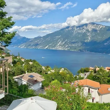 Ferienhaus In Ruhiger Lage Mit Traumhaftem Panoramablick Auf Den Gardasee Und Gegenuberliegendes Bergmassiv Tatil Evi *